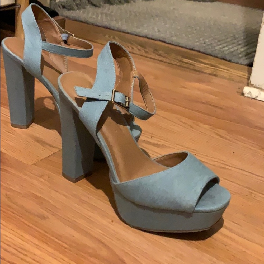 Platform denim peep toe shoes